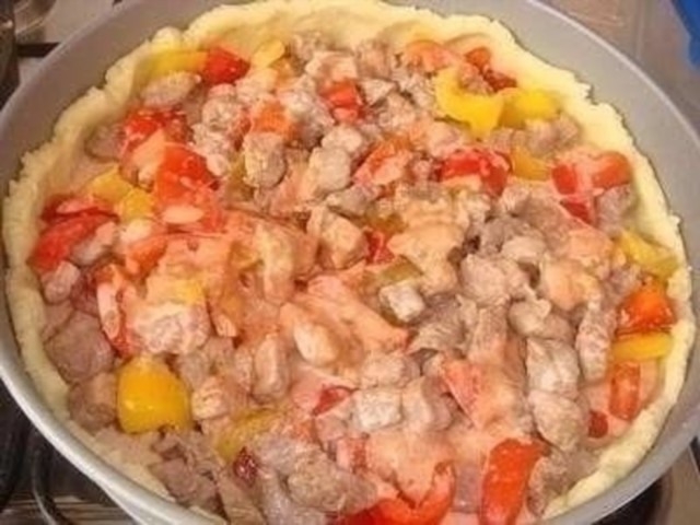 Открытый мясной пирог с картофельным тестом Открытый мясной пирог с картофельным тестом