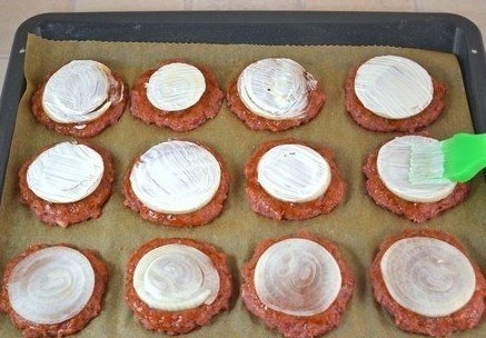 Котлеты в духовке с овощами и сыром Котлеты в духовке с овощами и сыром