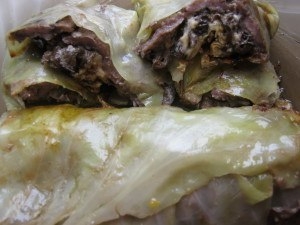 Свиные отбивные в капустных листьях Свиные отбивные в капустных листьях