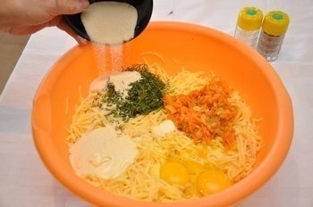 Картофельная запеканка с мясными шариками. Картофельная запеканка с мясными шариками.