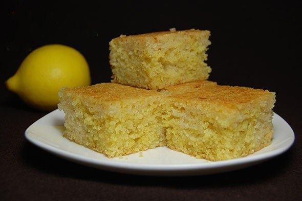 Простой лимонный пирог из манки