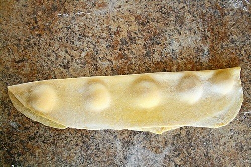 Равиоли с сыром в чесночном соусе