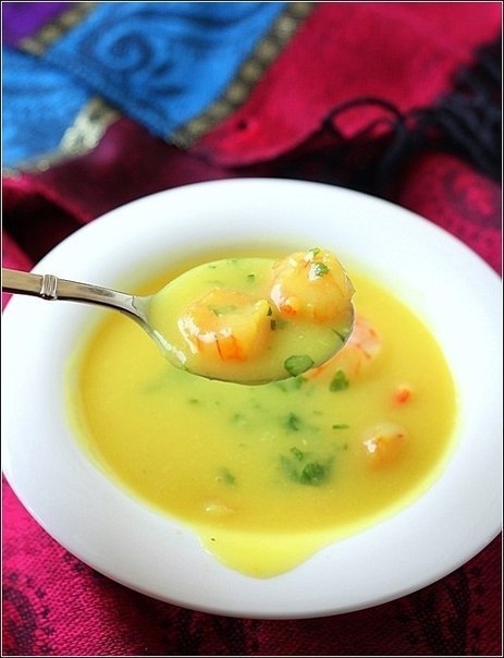 Пряный картофельный суп-пюре с креветками. Пряный картофельный суп-пюре с креветками.