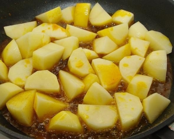 Софрито: курица с картошкой и луком Софрито: курица с картошкой и луком