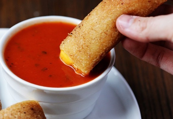 ЖАРЕНЫЕ БУЛОЧКИ С СЫРОМ ЖАРЕНЫЕ БУЛОЧКИ С СЫРОМ