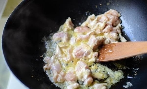 Салат с лимонной курицей и авокадо Салат с лимонной курицей и авокадо