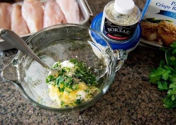 Курица запеченная под сметаной с сыром Курица запеченная под сметаной с сыром