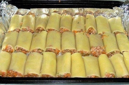 Фаршированные каннеллони, запеченные с сыром Фаршированные каннеллони, запеченные с сыром