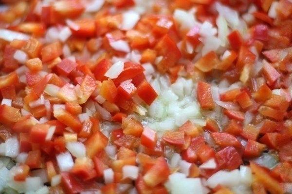 Помидоры, фаршированные куриным филе и овощами. Помидоры, фаршированные куриным филе и овощами.