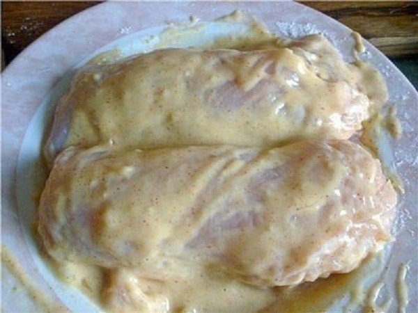 Нескучная грудка (куриная грудка с сыром в сухарях) Нескучная грудка (куриная грудка с сыром в сухарях)