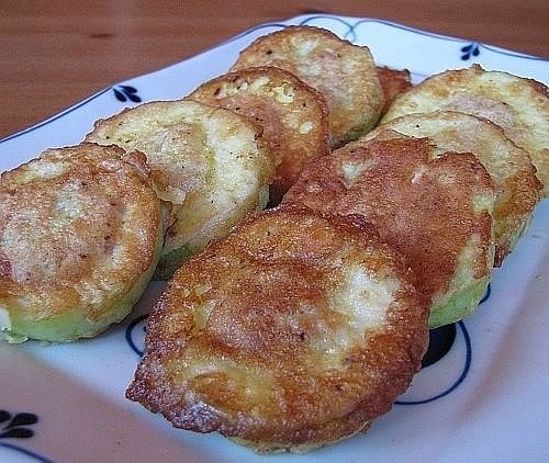 Кабачки с мясом в кляре.