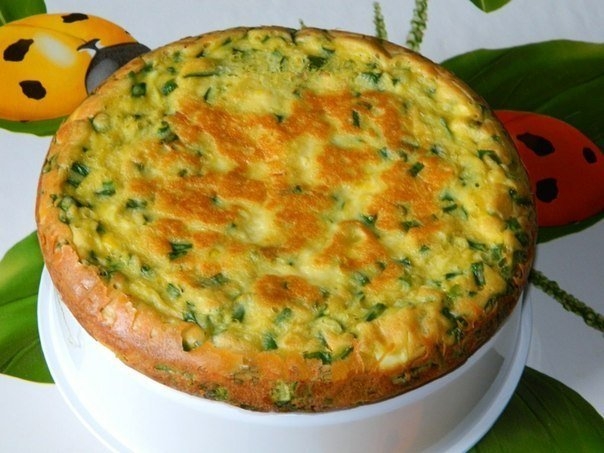 Пирог с яйцами и зелёным луком