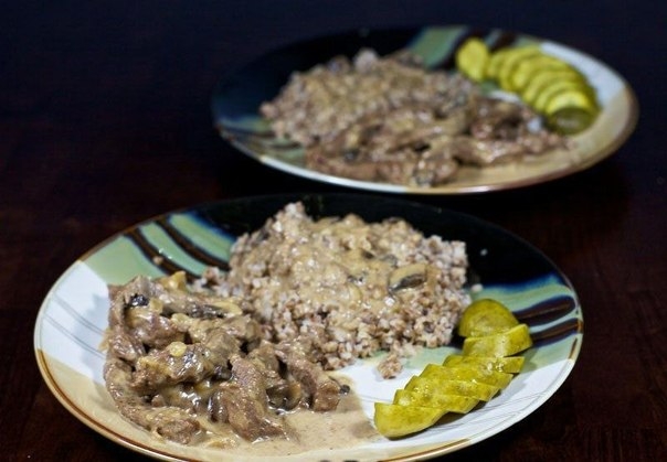 Бефстроганов с грибами и сливками. Бефстроганов с грибами и сливками.