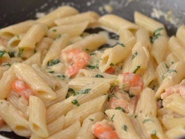 Паста с креветками в чесночносливочном соусе