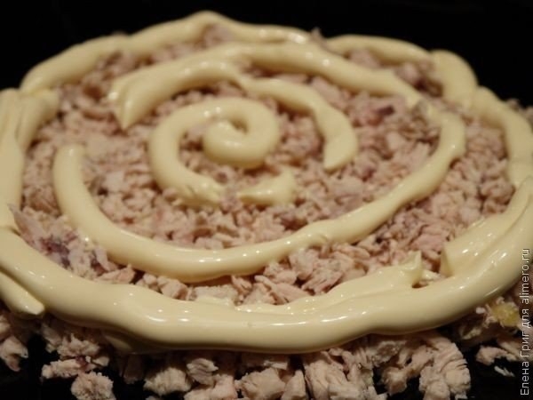 Салат слоеный с курицей Салат слоеный с курицей