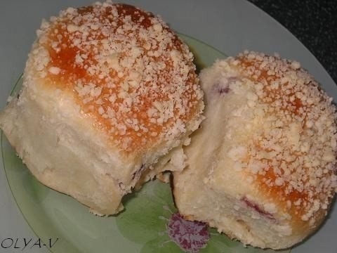 Булочки с наполнителем и посыпкой Булочки с наполнителем и посыпкой