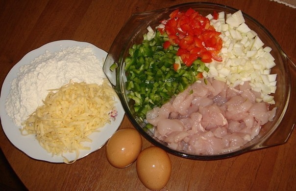 Рецепт очень вкусных и полезных котлет из куриного мяса с овощами и сыром.