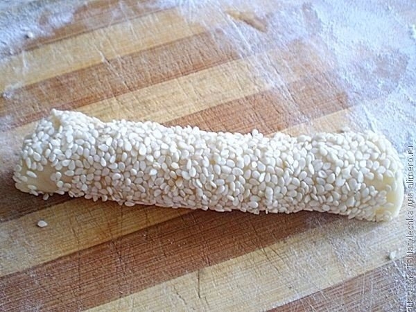 Сырные трубочки с кунжутом Сырные трубочки с кунжутом
