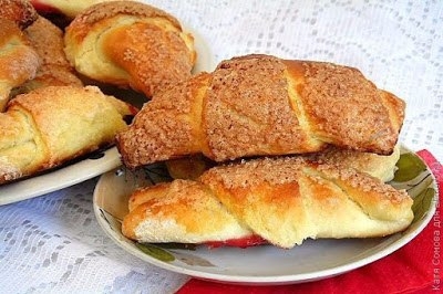 Рогалики с клубникой