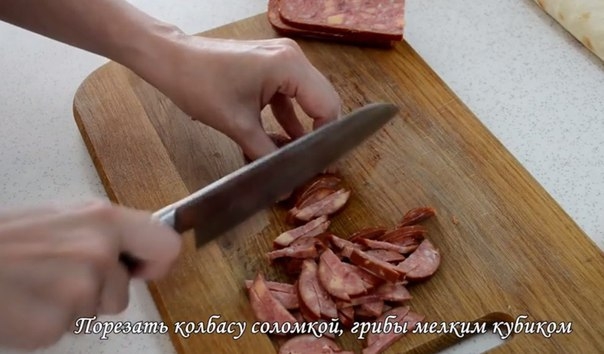 Жареный лаваш с колбасой и сыром.