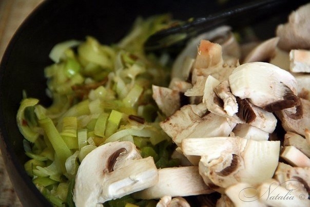 Куриный рулет с грибами Куриный рулет с грибами