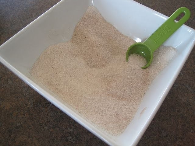 Пончики с сахаром и корицей Пончики с сахаром и корицей