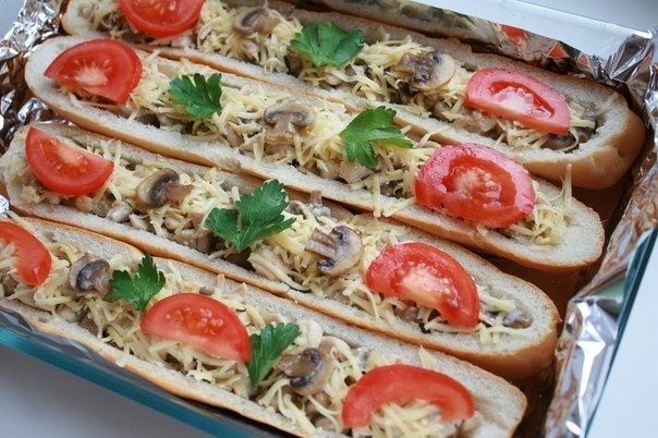 Багет, фаршированный курочкой и грибами Багет, фаршированный курочкой и грибами