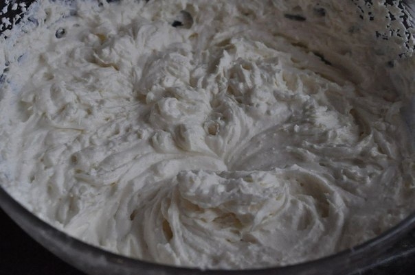 Шоколадный блинный торт с творожным кремом и бананами Шоколадный блинный торт с творожным кремом и бананами
