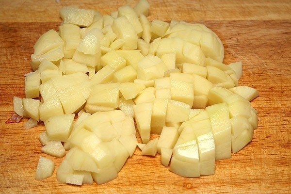 Гороховый суп с копченостями и гренками Гороховый суп с копченостями и гренками