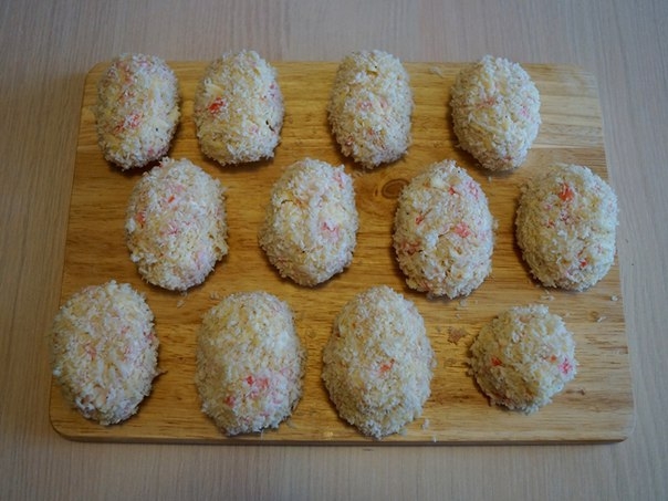 Котлетки из крабовых палочек с сыром. Котлетки из крабовых палочек с сыром.