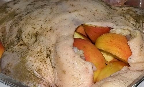 Утка запеченная с яблоками Утка запеченная с яблоками