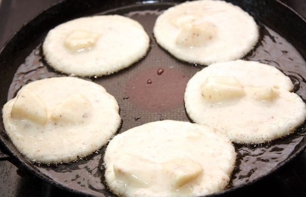 Оладьи с яблоками Оладьи с яблоками