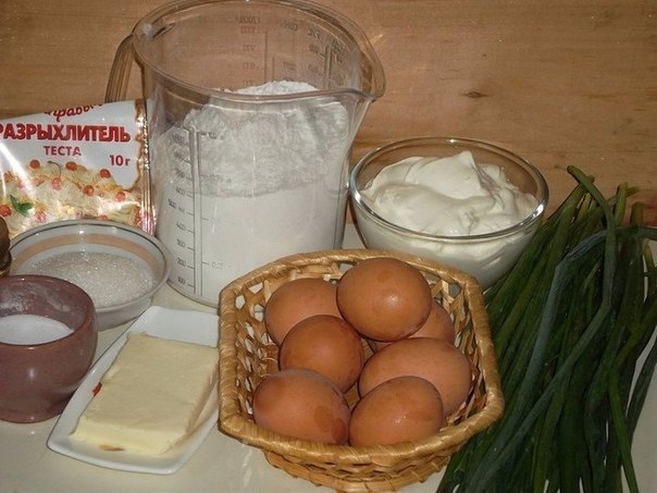 Заливной пирог с зелёным луком и яйцом Заливной пирог с зелёным луком и яйцом