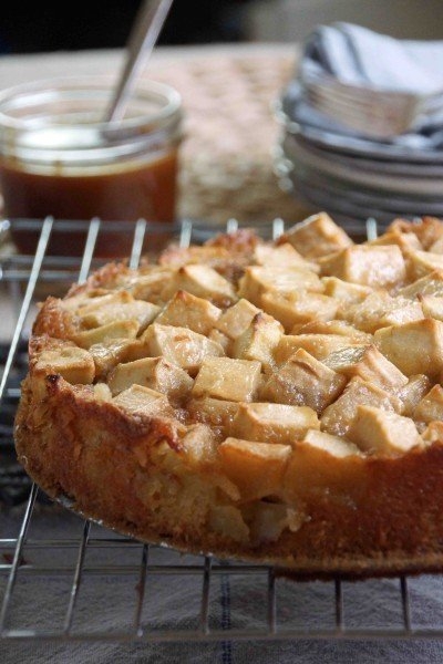 Яблочный пирог с карамелью