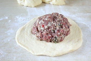 Осетинский пирог с мясом Осетинский пирог с мясом