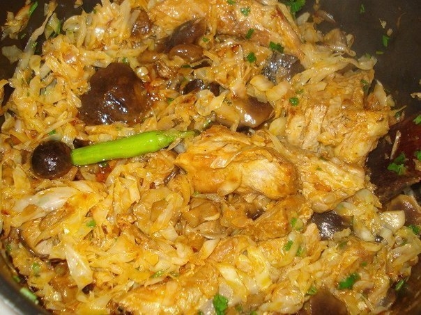 Свинина, тушёная с грибами и капустой Свинина, тушёная с грибами и капустой