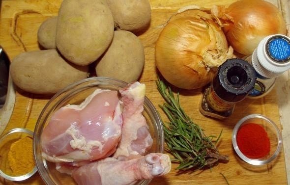 Софрито: курица с картошкой и луком Софрито: курица с картошкой и луком
