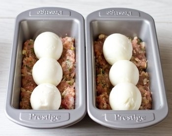МЯСНОЙ РУЛЕТ С ВАРЕНЫМИ ЯЙЦАМИ МЯСНОЙ РУЛЕТ С ВАРЕНЫМИ ЯЙЦАМИ