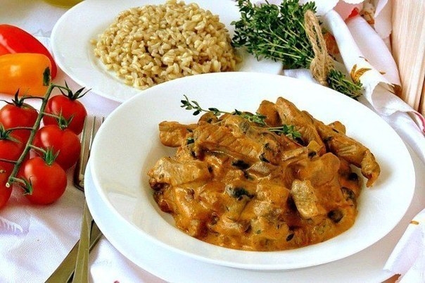 Свинина по-строгановски с грибами Свинина по-строгановски с грибами