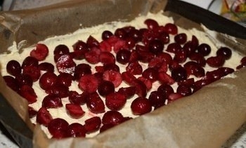 Нарезной вишневый пирог Нарезной вишневый пирог