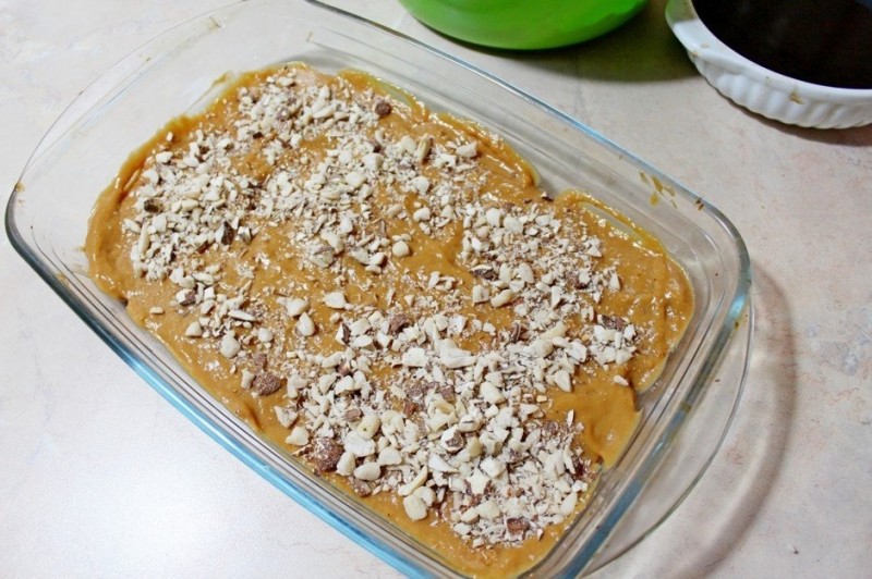 Торт без выпечки с вареной сгущенкой и орехами Торт без выпечки с вареной сгущенкой и орехами