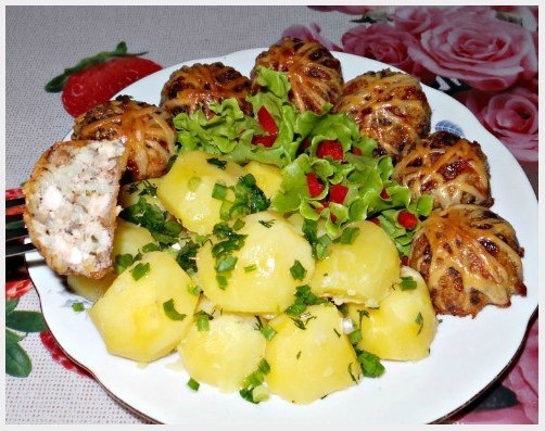 Клубочки из слоеного теста с куриным фаршем,грибами и рисом Клубочки из слоеного теста с куриным фаршем,грибами и рисом