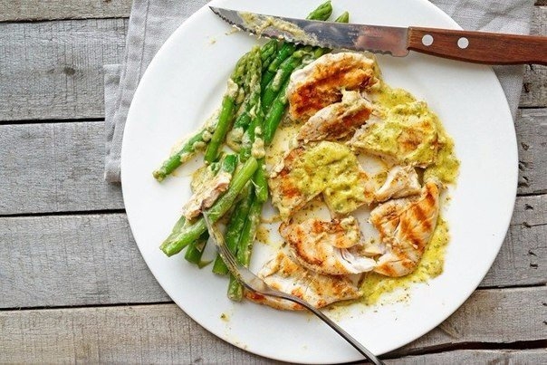 Курица в горчичном соусе со спаржей Курица в горчичном соусе со спаржей