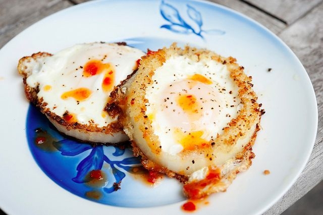 Яичница в луковых колечках Яичница в луковых колечках