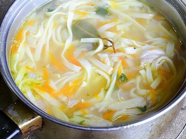 Лапша домашняя с курицей. Лапша домашняя с курицей.