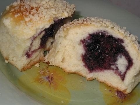 Булочки с наполнителем и посыпкой Булочки с наполнителем и посыпкой