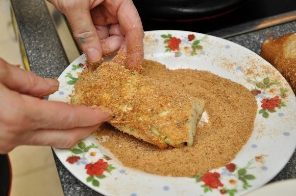Блинчики с начинкой в панировке. Блинчики с начинкой в панировке.