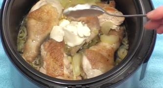 Курица в мультиварке в сметанном соусе Курица в мультиварке в сметанном соусе