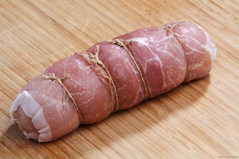 Куриные рулеты с вишней и сыром пармезан Куриные рулеты с вишней и сыром пармезан
