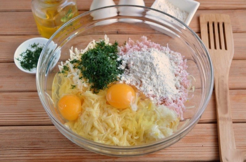 Дранички с ветчиной, сыром и зеленью